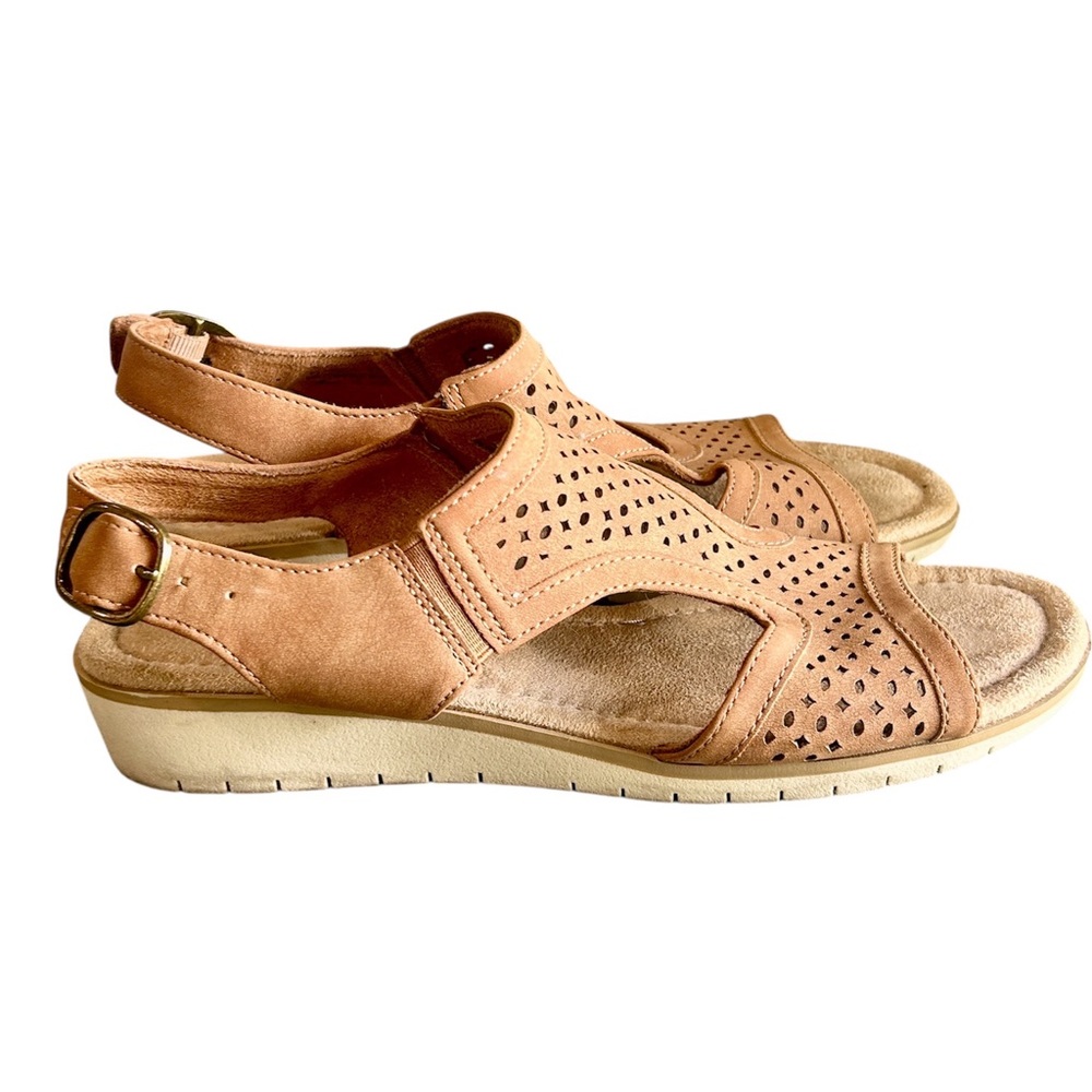 Easy Street Tan Soft Comfort Low Wedge Leather Sandal Size 9 Summer vacation - Picture 1 of 7